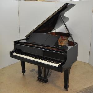 Steinway & Sons B-211