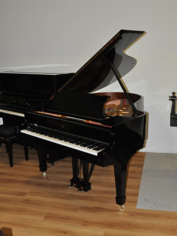 Steinway & Sons O-180