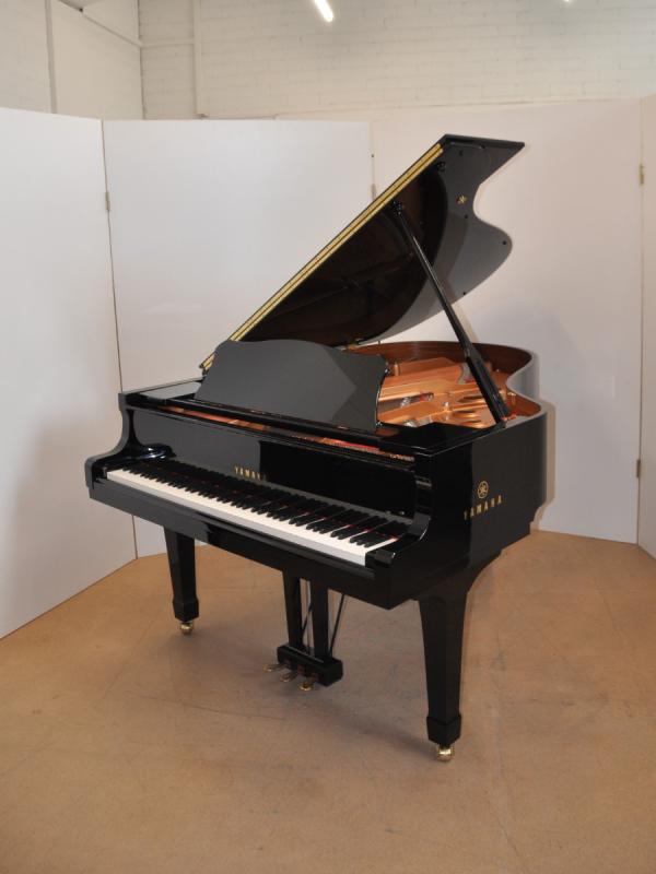 Yamaha C3 (186 cm)
