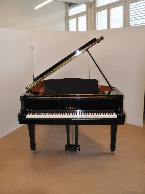 Yamaha C3 (186 cm) – Bild 3