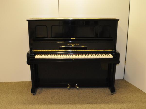 Steinway & Sons K-132